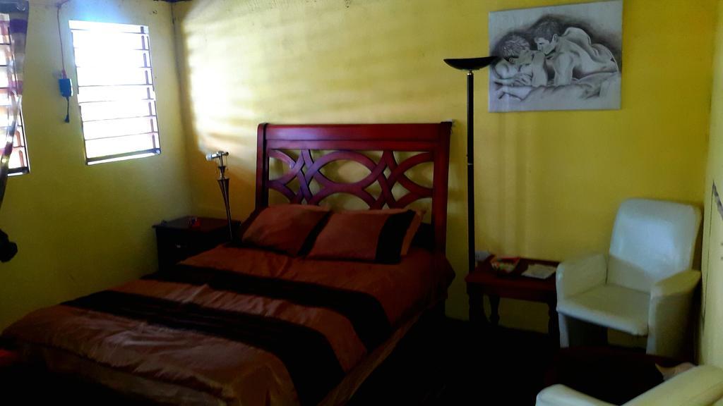 Casa Ricky'S Hostel Orange Walk Town ภายนอก รูปภาพ
