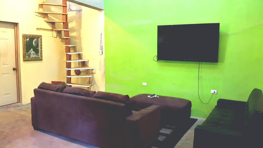 Casa Ricky'S Hostel Orange Walk Town ภายนอก รูปภาพ