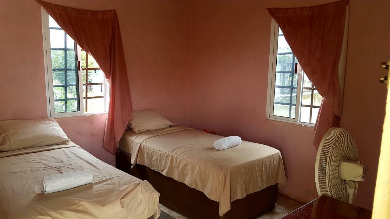 Casa Ricky'S Hostel Orange Walk Town ภายนอก รูปภาพ