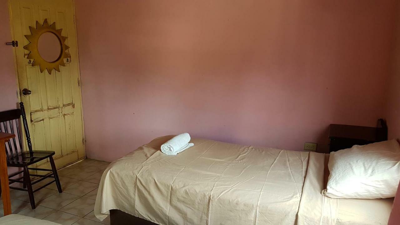 Casa Ricky'S Hostel Orange Walk Town ภายนอก รูปภาพ