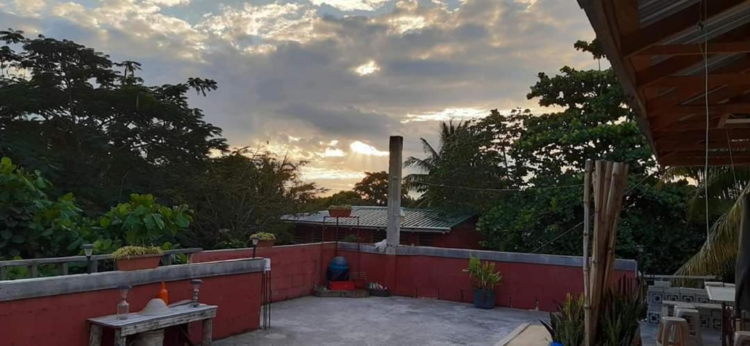 Casa Ricky'S Hostel Orange Walk Town ภายนอก รูปภาพ